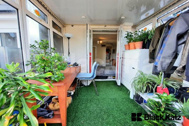 Modern Studio With Terrace & all Bills Included Lavender Hill , Clapham Junction 